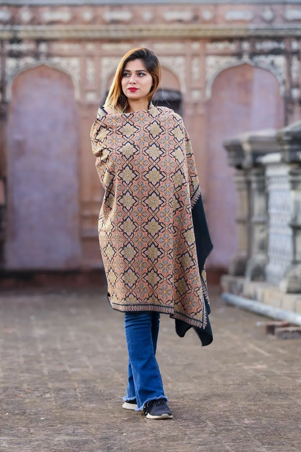 Attractive Pitch Black Colour Embroidered Sozni Shawl Enriched With Beautiful Jaal Pattern Having Paisley And Border